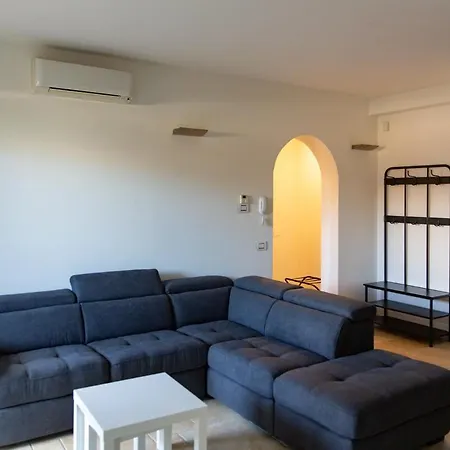 Tranquil & Modern Outside Ztl Apartment *