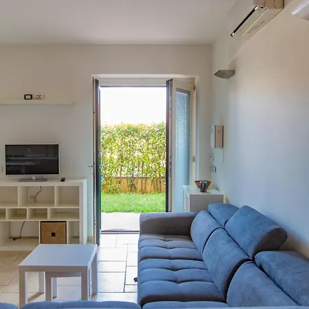 Tranquil & Modern Outside Ztl Apartment Florenz