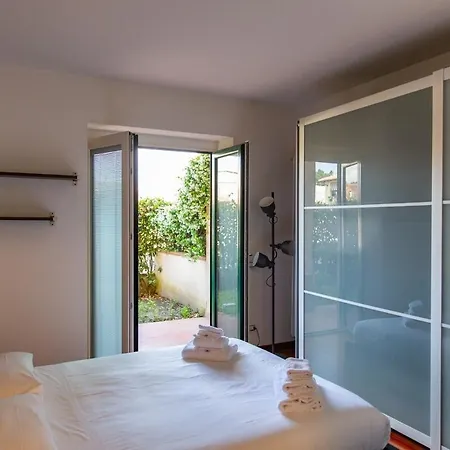 Tranquil & Modern Outside Ztl Apartment